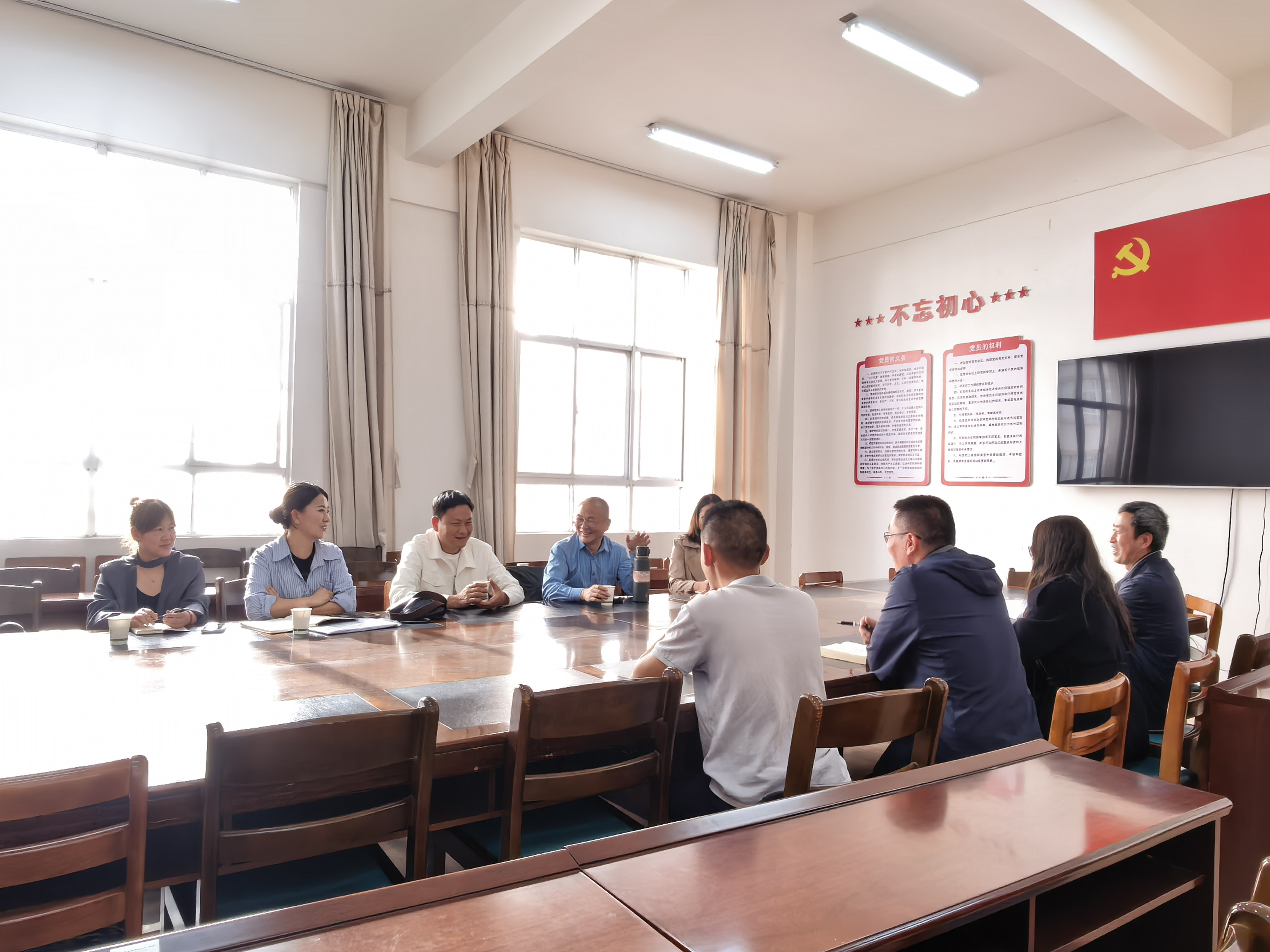2026.5.20深化校企协同 赋能产业发展——生物与食品工程学院与曲靖香溢农业科技公司深度洽谈合作2.jpg 2026.5.20深化校企协同 赋能产业发展——生物与食品工程学院与曲靖香溢农业科技公司深度洽谈合作2.jpg