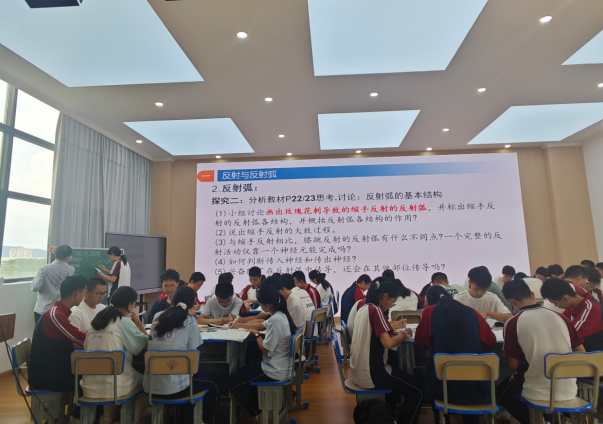 2观摩异构课堂 夯实实习基础——生物科学专业学子赴曲靖市第二中学开展示范课观摩学习活动.png